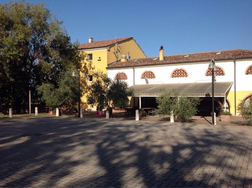 Agriturismo La Rasdora Porto Mantovano Buitenkant foto